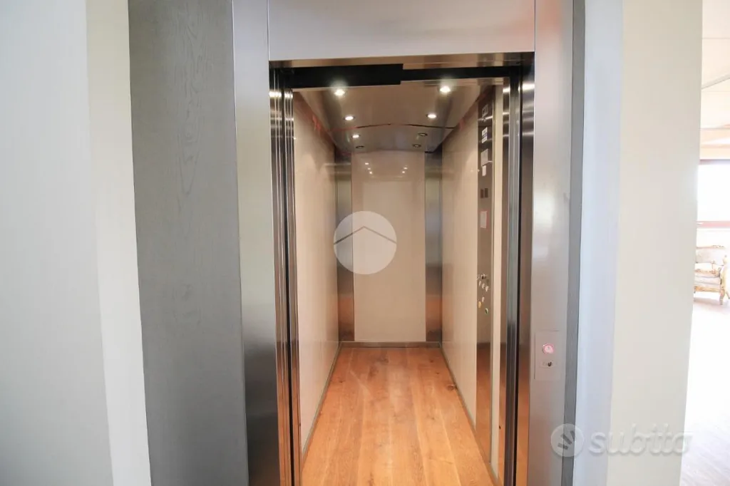 Hallway - Warehouse with Two Levels in Fontanella