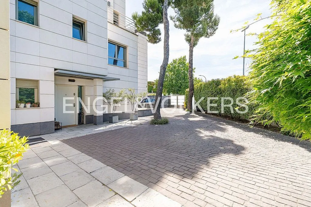 Chalet with Pool and Terrace in Aravaca