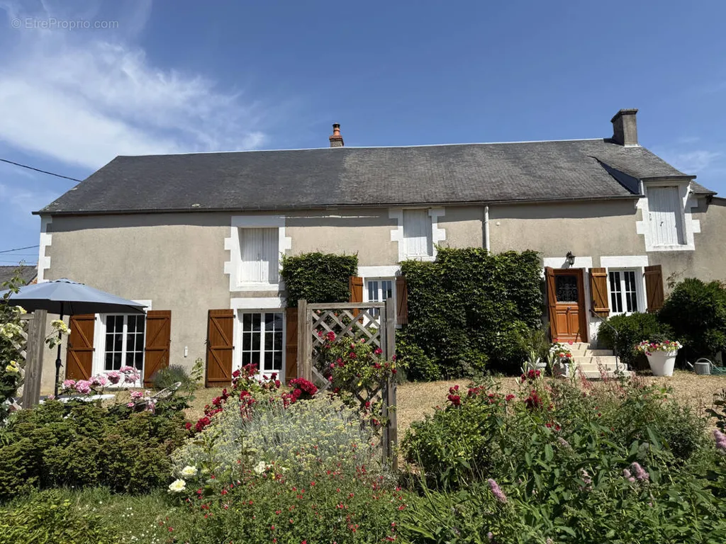 Extérieur - Maison Rénovée avec Parc à Crezancy-En-Sancerre