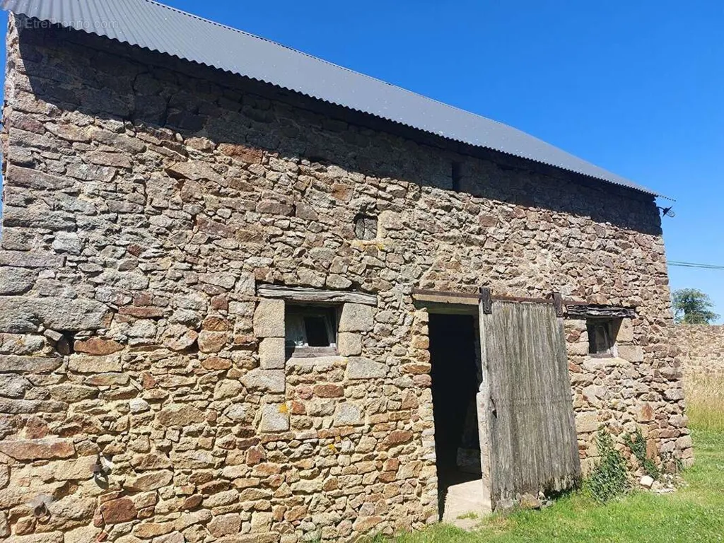 Extérieur - Deux Bâtisses en Pierre à Rénover près d'Argentré du Plessis