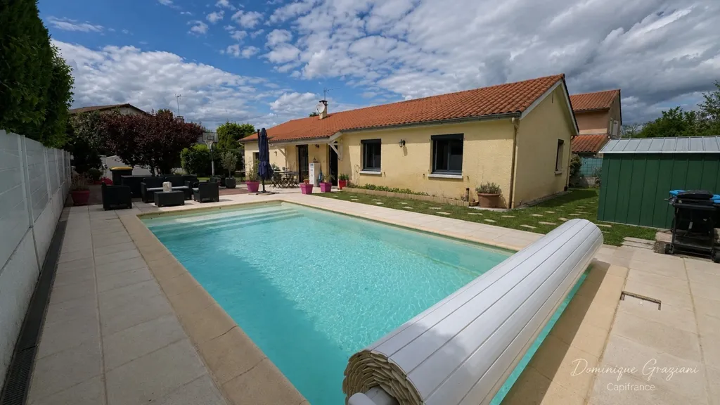 Piscine - Maison Plain-pied avec Piscine en Fond d'Impasse Calme