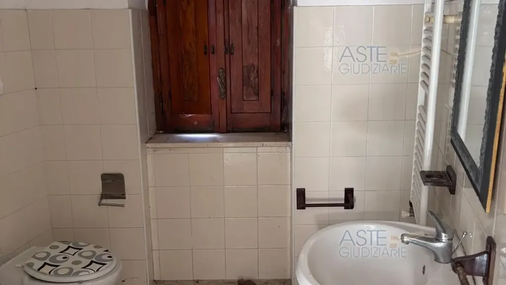 Bathrooms - Four-Room Apartment in Pellezzano