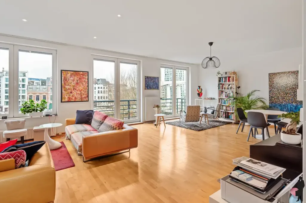 Séjour - Appartement avec Vue sur l'Eau et Terrasse à Bruxelles
