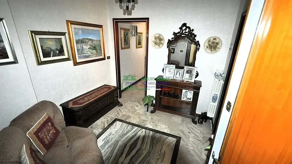 Esik - Apartment with Balconies in Via Archimede, Ragusa