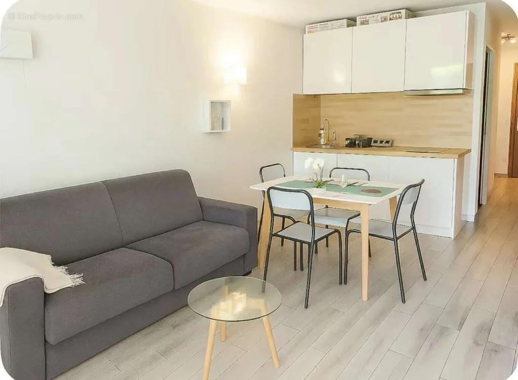 Séjour - Studio avec Piscine et Parc à Juan-les-Pins