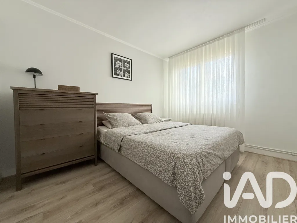 Chambres - Appartement 5 Pièces avec Balcon à Groslay