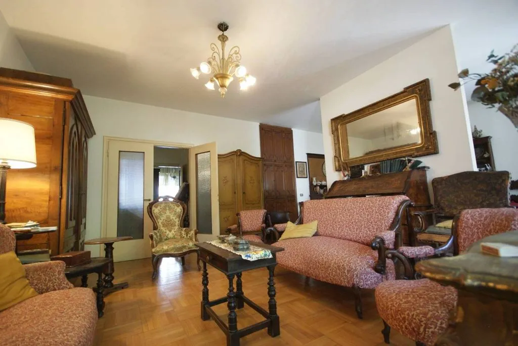 Elutuba - Triplex Flat to Restructure in Milan