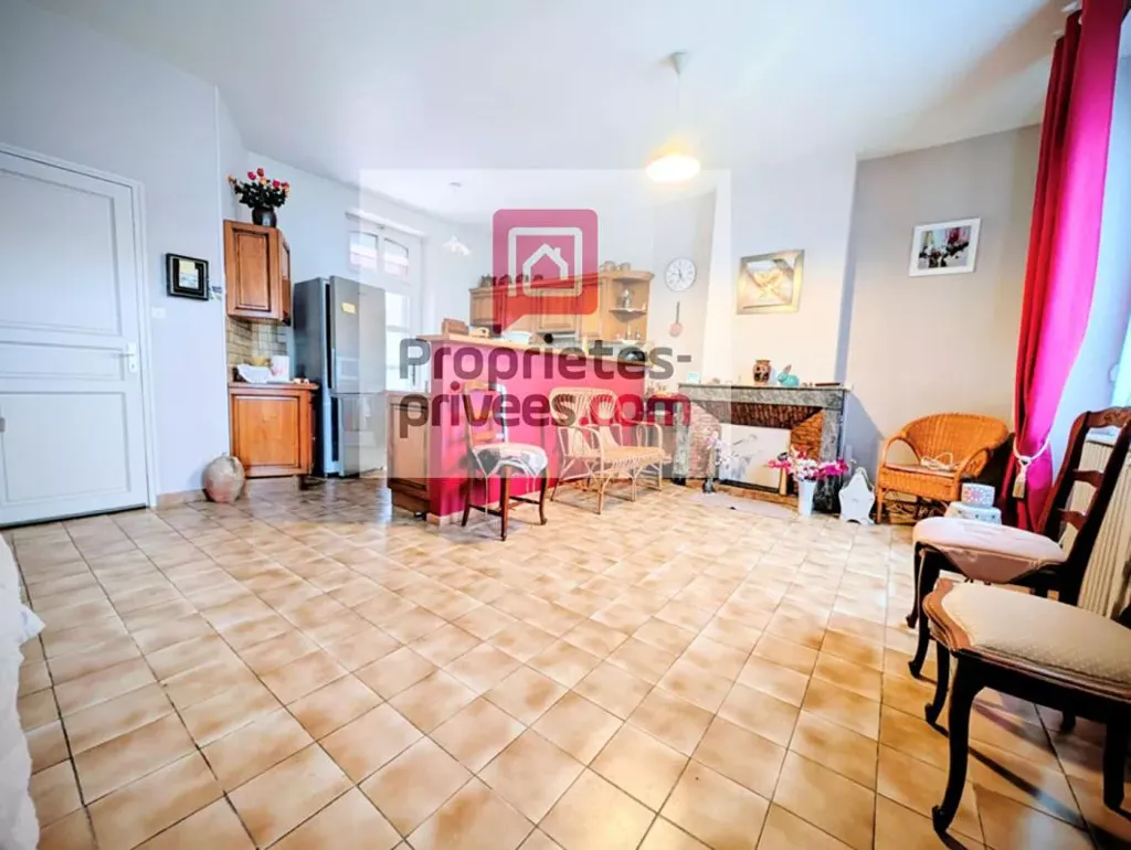 Séjour - Maison de village avec tour en pierre à Cosse Le Vivien
