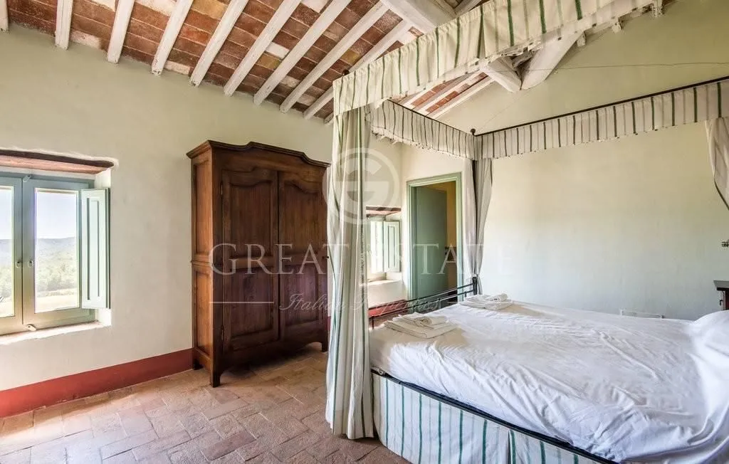 Bedrooms - Rustic Tuscan Cottage with Pool in Radicondoli
