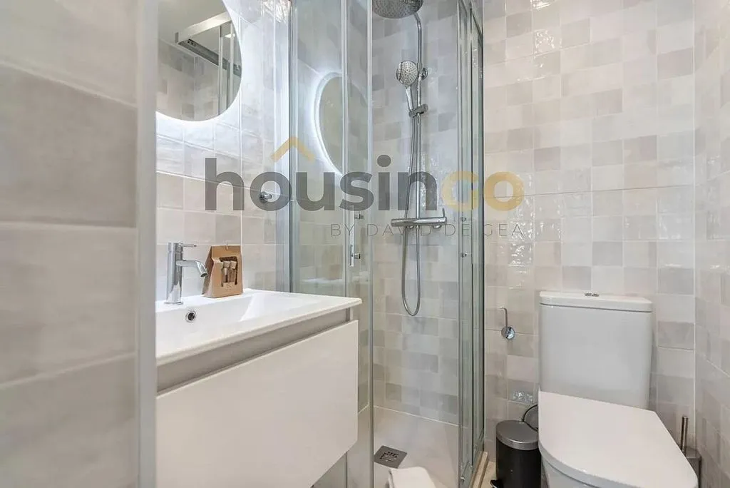 Bathrooms - Furnished Flat with Light in Salamanca, Madrid
