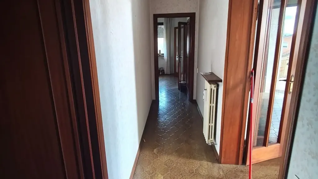 Esik - Villa with Two Apartments in Lucca West