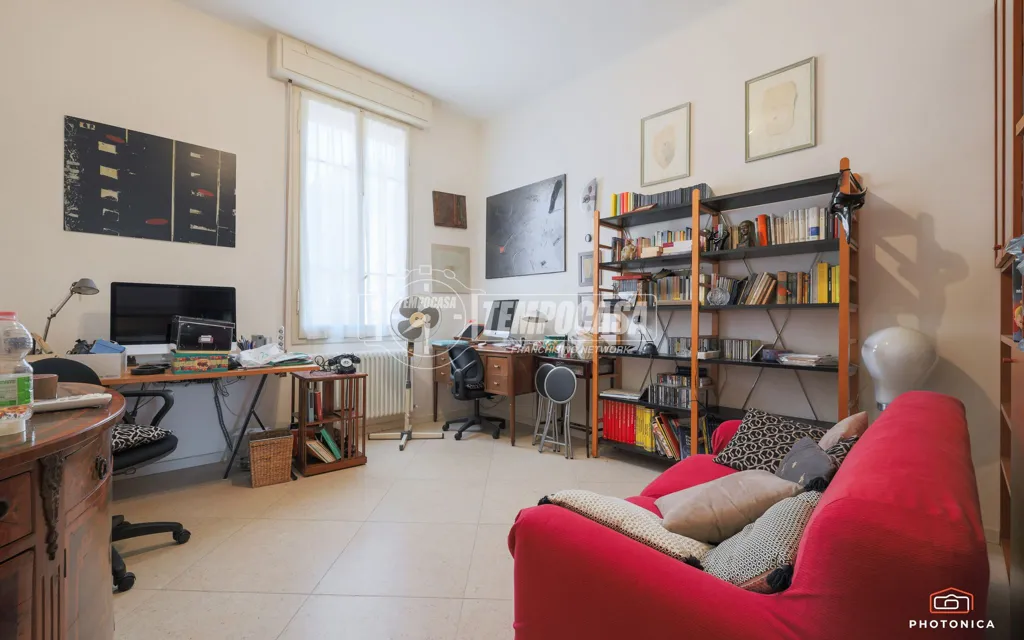 Bureau - Rear-Facing Apartment with Balcony in Bologna