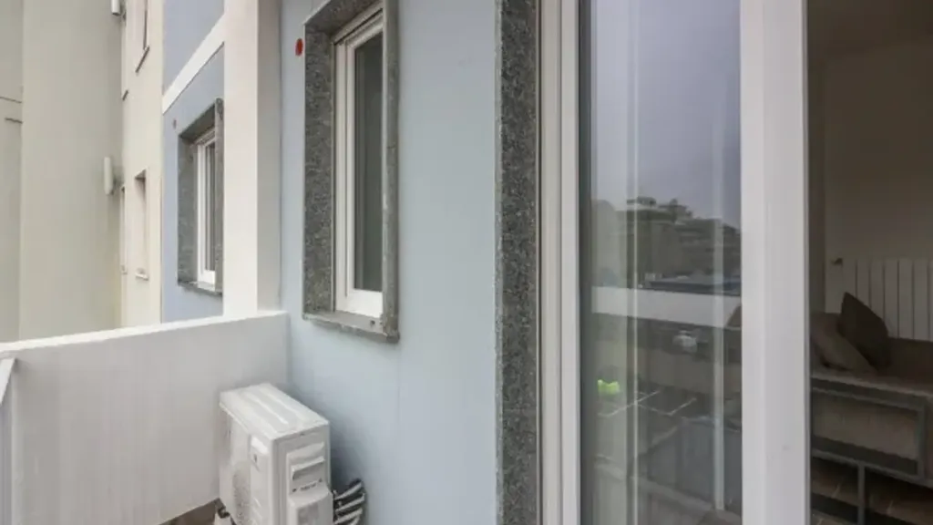 Rõdu - Fully Furnished Flat with Balcony in Milan