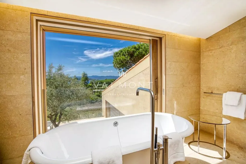 Salles de bain - Villa Luxueuse avec Vue Mer à Saint-Tropez