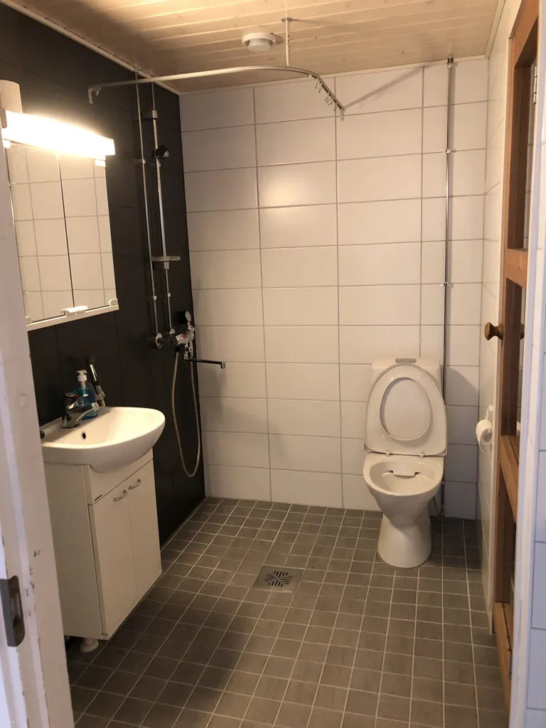 Salles de bain - Bright Two-Bedroom Flat with Balcony in Jyväskylä