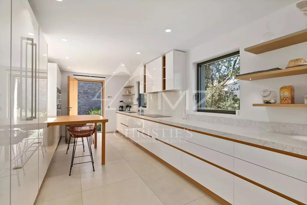 Cucina - Contemporary Villa with Pool in Ramatuelle
