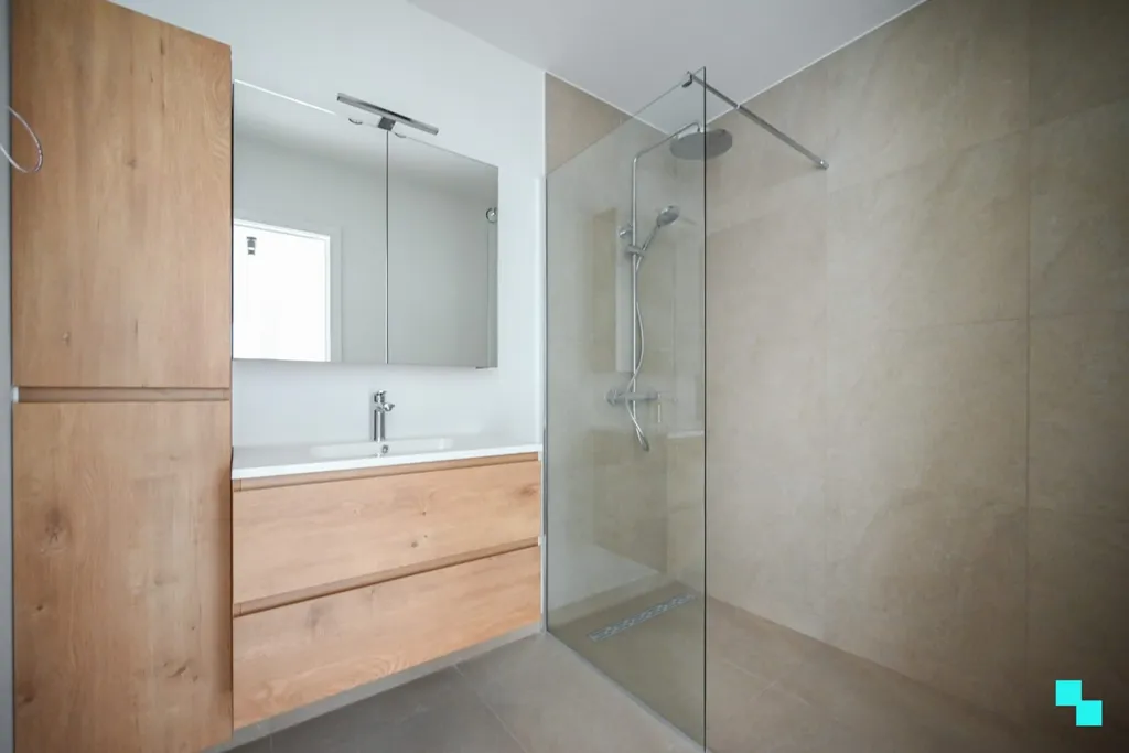 Salles de bain - Appartement Économe en Énergie avec Jardin à Izegem