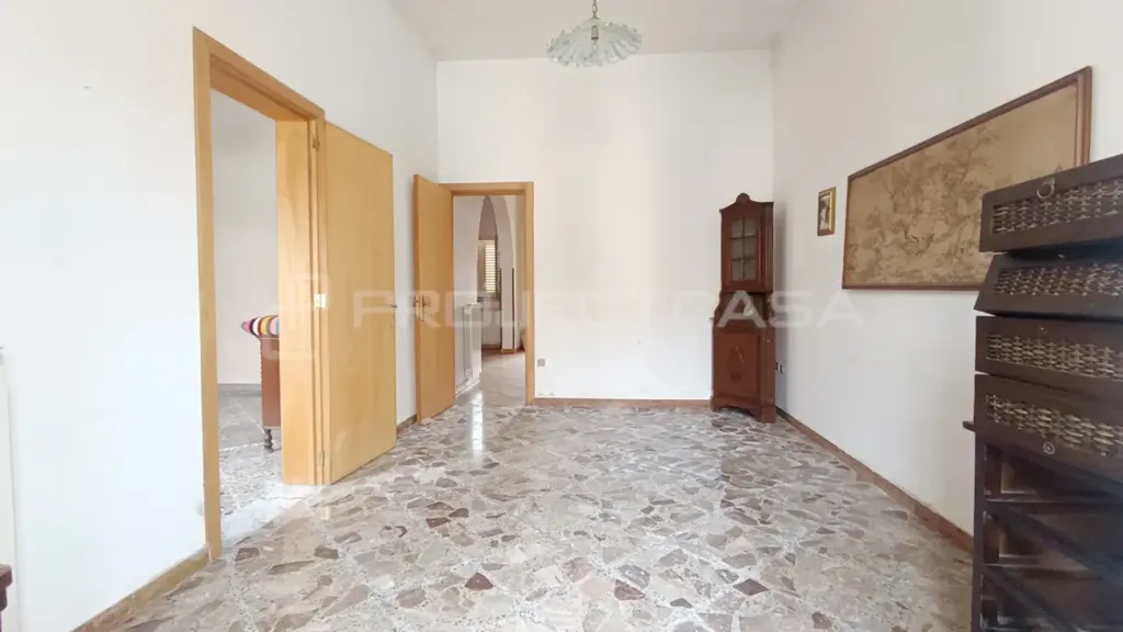 Esik - Independent House with Garden in Scorrano