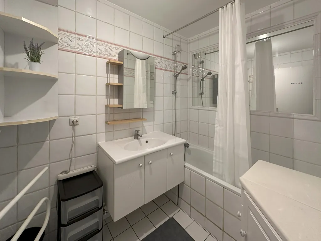 Bagni - Duplex with South-East View in Nanterre