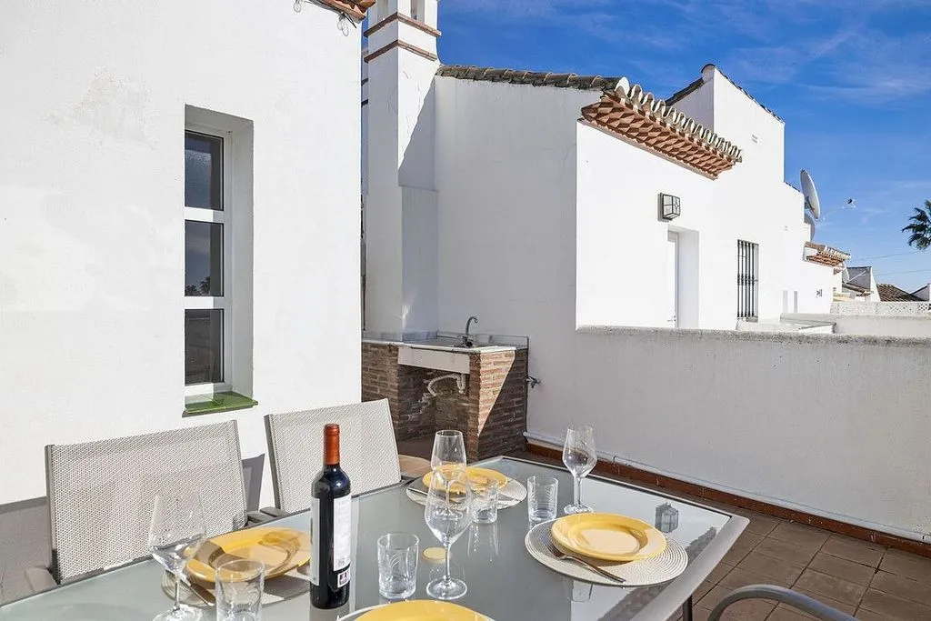 Terrace - Semi-Detached House with Pool in Bel Air
