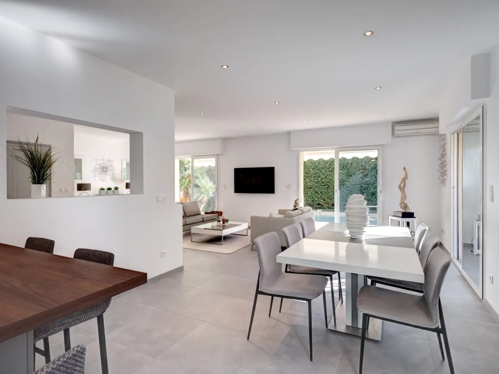 Salle à manger - Villa Luxueuse avec Piscine à Antibes