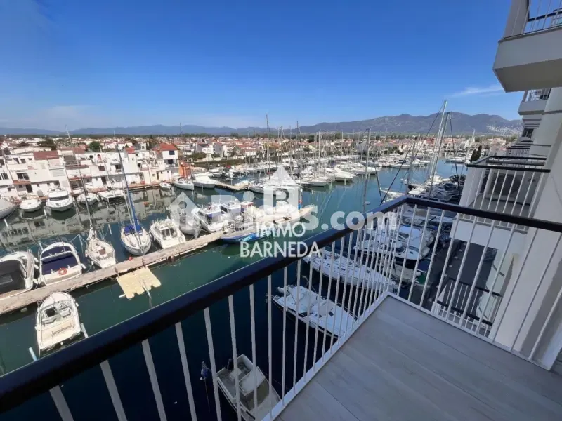 Rõdu - Reformed Apartment with Sea View in Port Grec