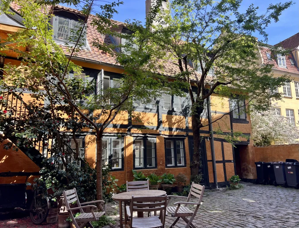 Jardin - Historic Cottage with Garden in Copenhagen