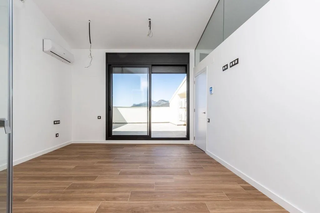 Toad - New Detached House with Terrace in Viladecavalls