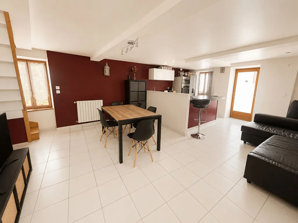 Salle à manger - Maison Individuelle avec Balcon au Centre de La Roche Blanche