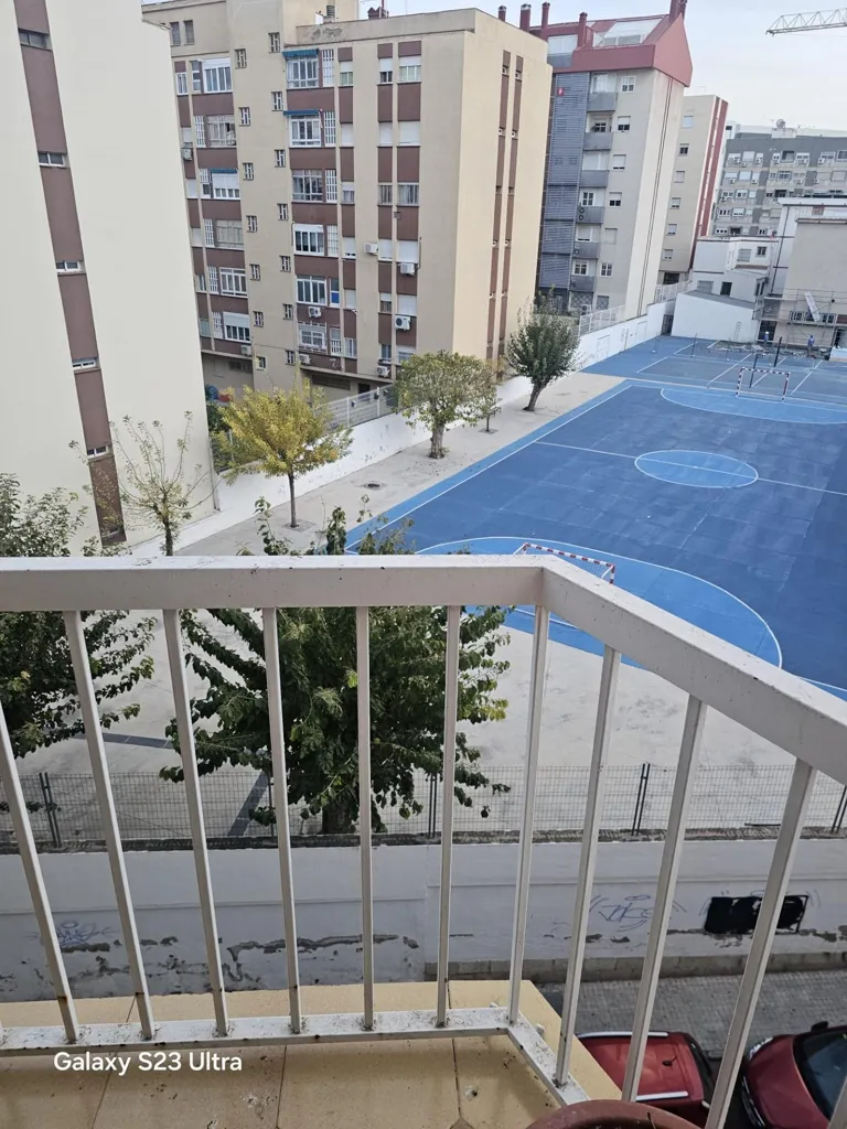 Balcon - Apartment with Balcony in Renfe Area