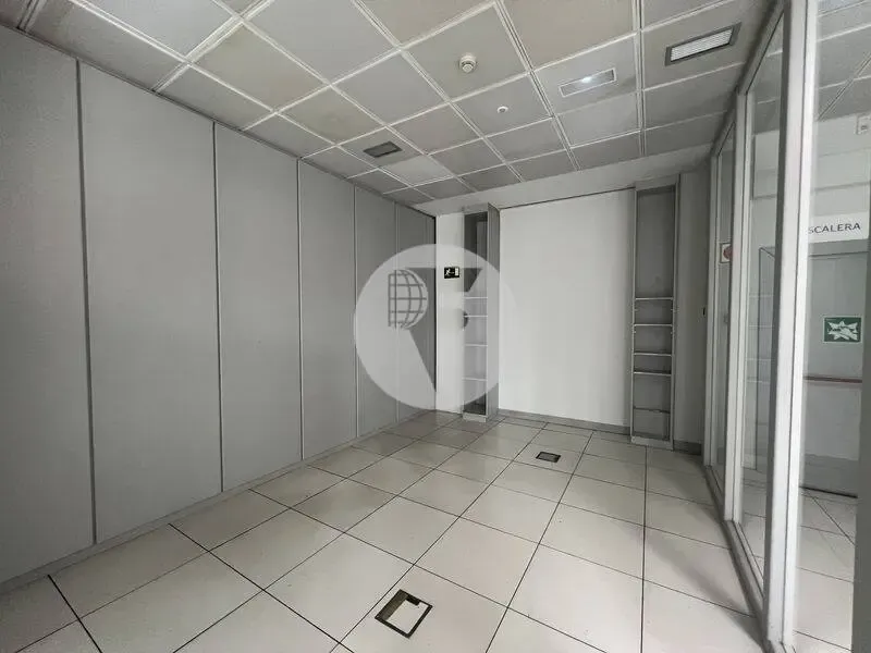 Studio - Office Building with High Ceilings in Madrid