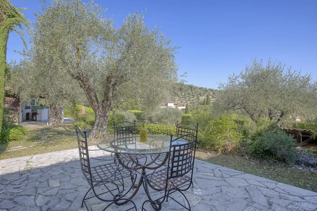 Terrasse - Villa de Charme avec Vue Mer au Rouret