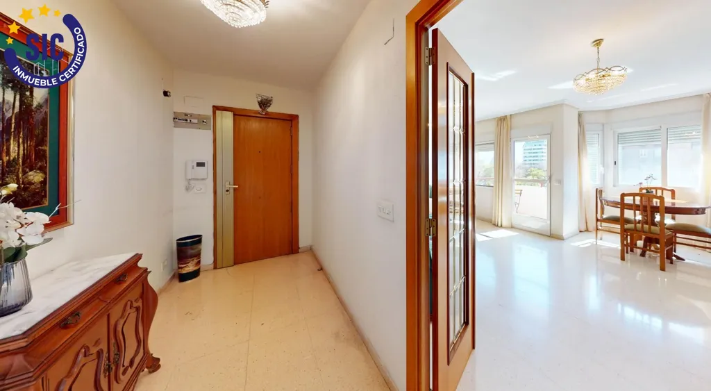 Entrée - Spacious Apartment with River View in Mont-Olivet