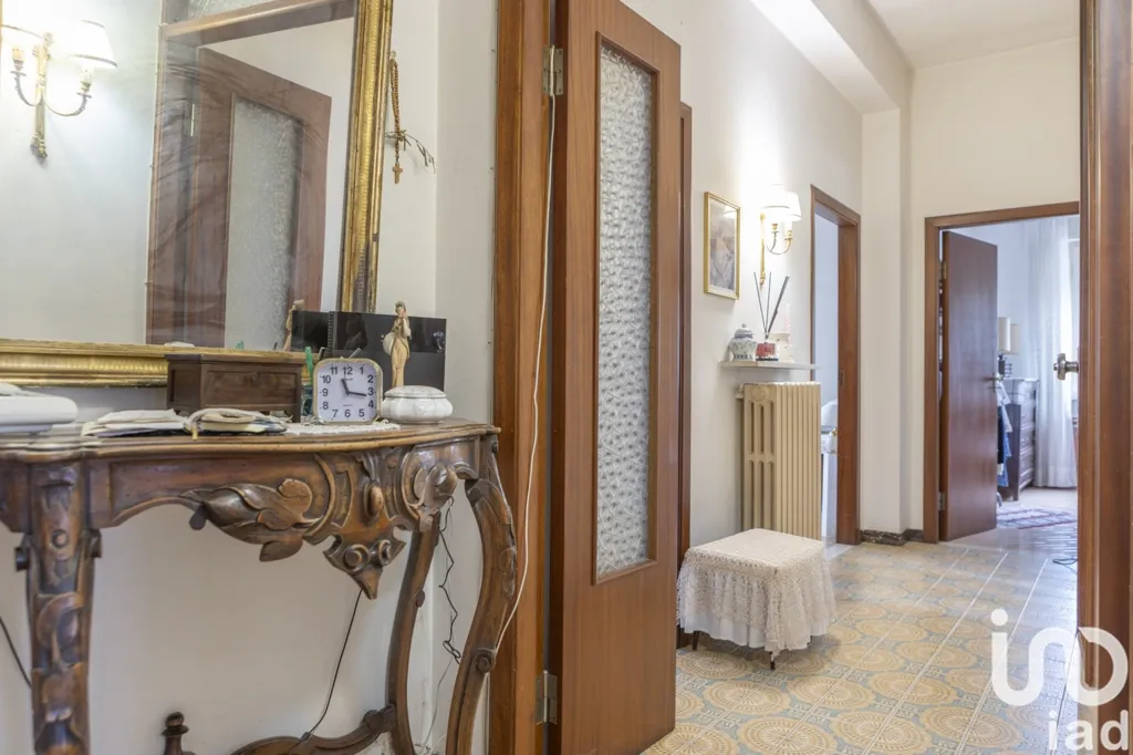 Entrée - Independent House with Balcony in Osimo