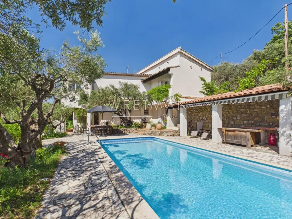 Bassein - Luxury Property with Two Villas in Draguignan