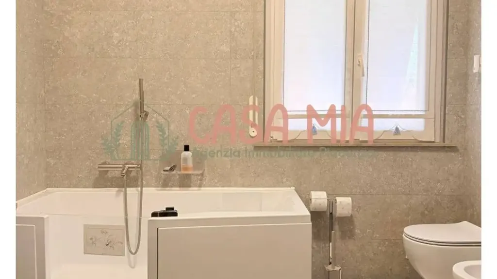 Salles de bain - Spacious Apartment with Balcony in Piacenza