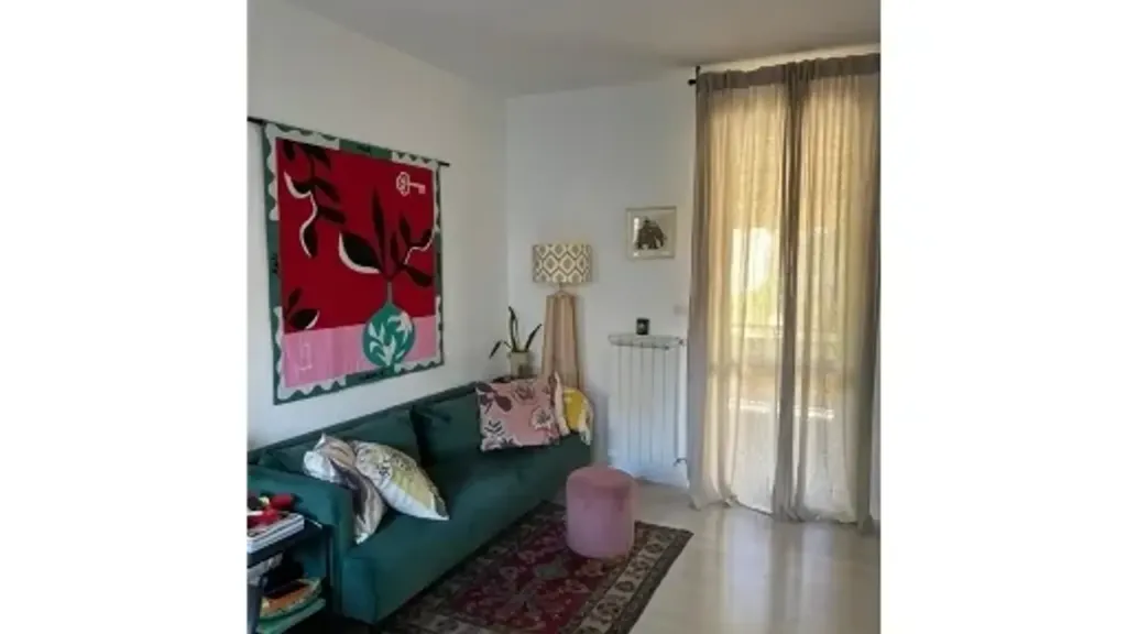 Living Room - Rear-Accessed Trilocale with Terrace in Florence