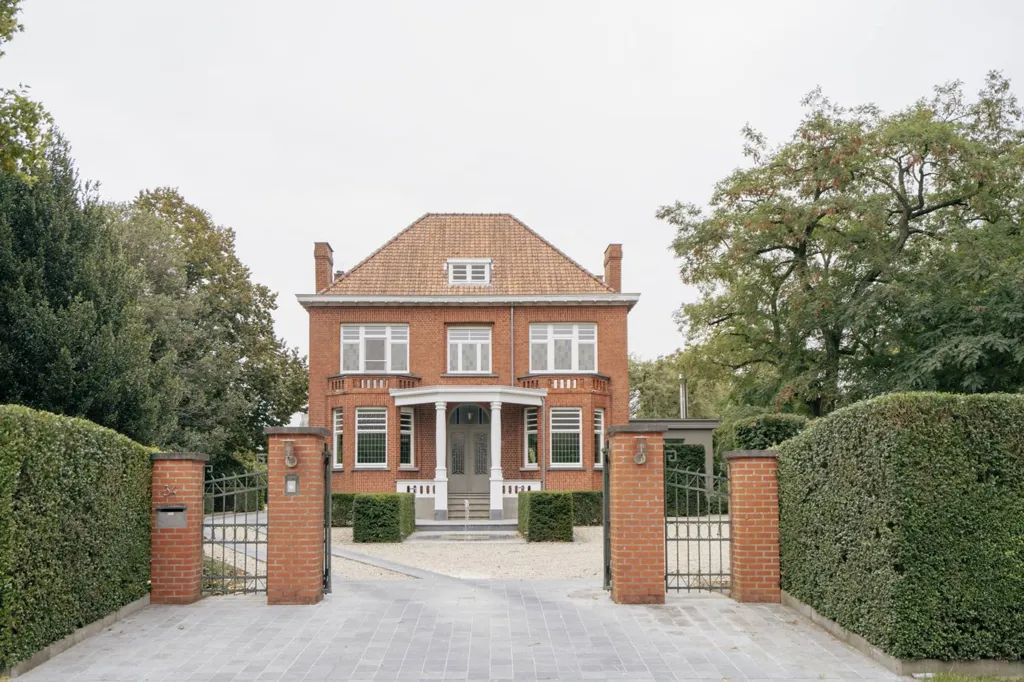 Extérieur - Maison Art Déco avec Piscine à Waregem
