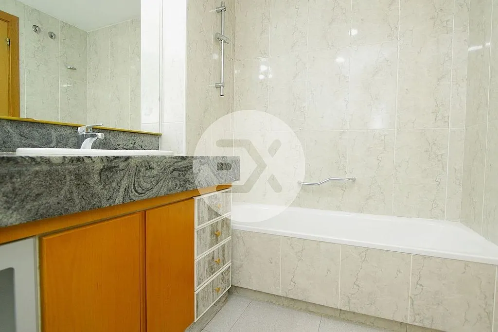 Salles de bain - Duplex with Terrace in Centre, Sant Boi de Llobregat