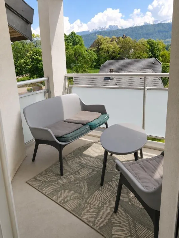 Rõdu - Well-Maintained 3-Bed Flat with Balconies in Central Location