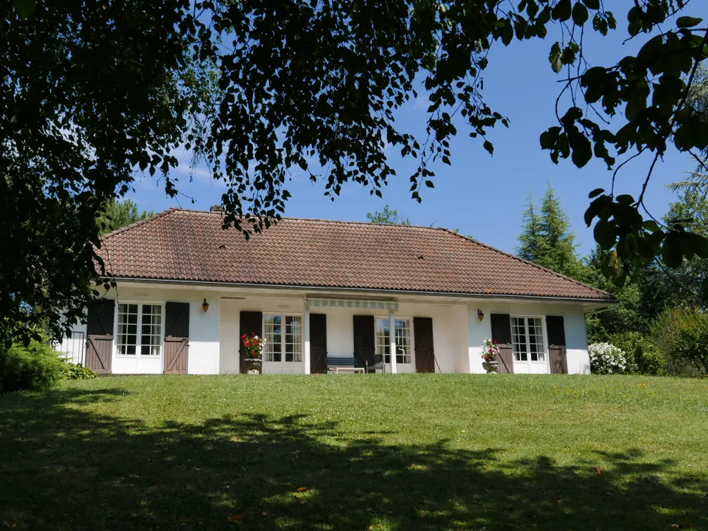 Välivaade - Spacious House with Pool in Saint-Astier