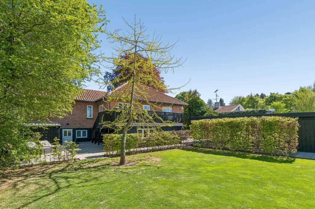 Garden - Charming Brick Villa with Terrace in Birkerød