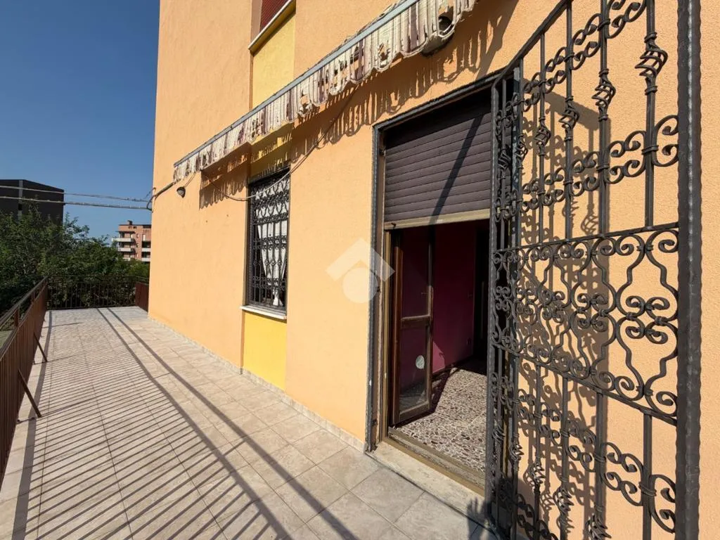 Rõdu - 3-Bedroom Apartment with Terrace in Modena