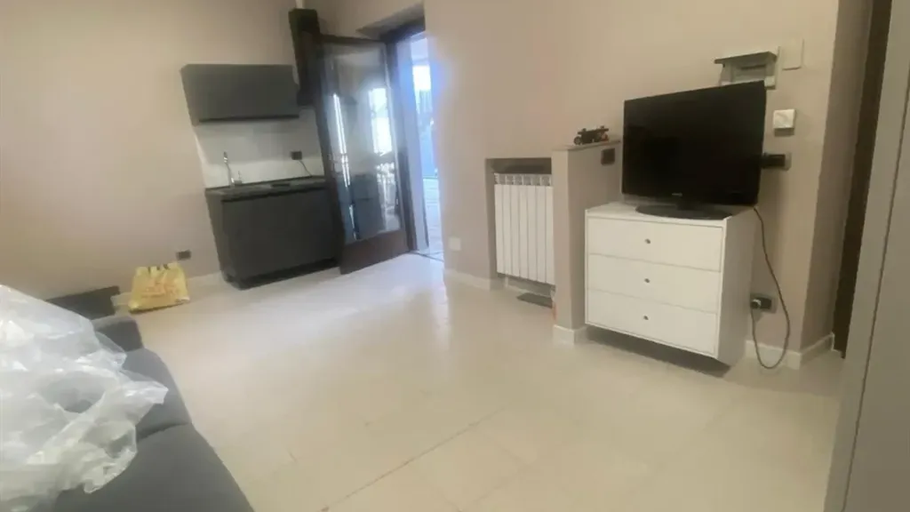 Elutuba - Monolocale with Open Plan in Gallarate