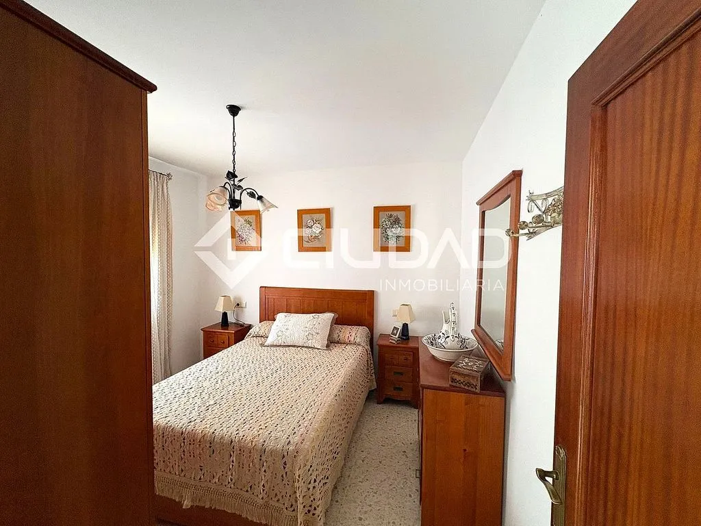 Chambres - Terraced Semi-Detached House in V Centenario