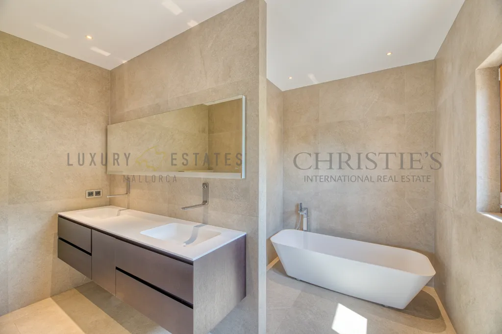 Salles de bain - Country Home with Panoramic Views in Establiments