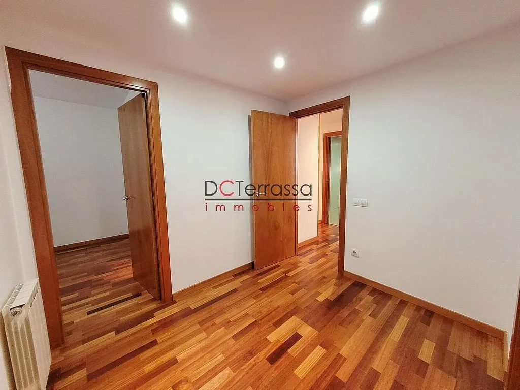 Rooms - Apartment with Balcony in Vallparadís, Terrassa