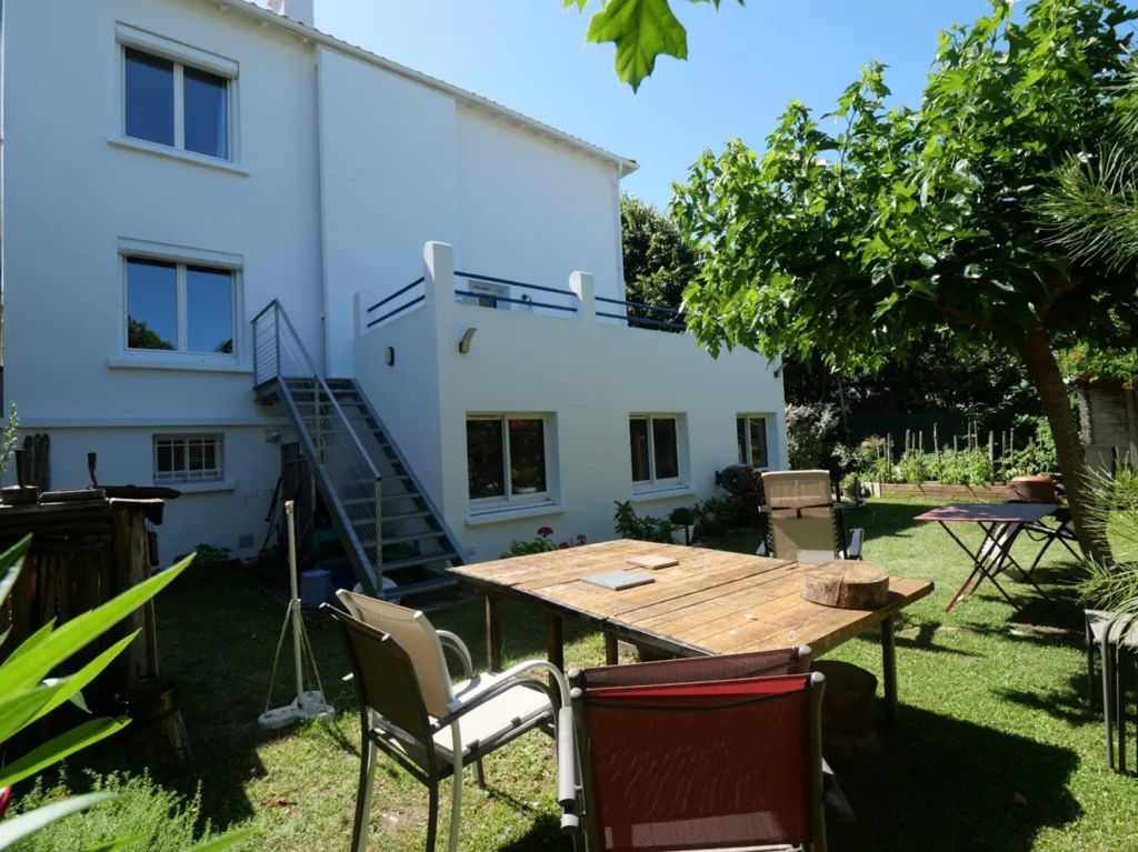 Giardino - 6-Piece Villa with Garden in Royan