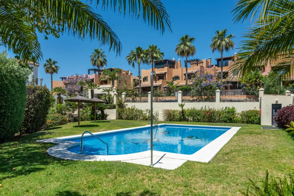 Piscina - Chalet with Pool and Terrace in Seghers