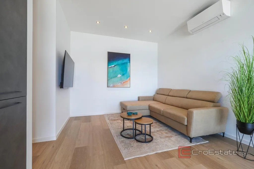 Elutuba - Modern Seafront Apartment in Trogir